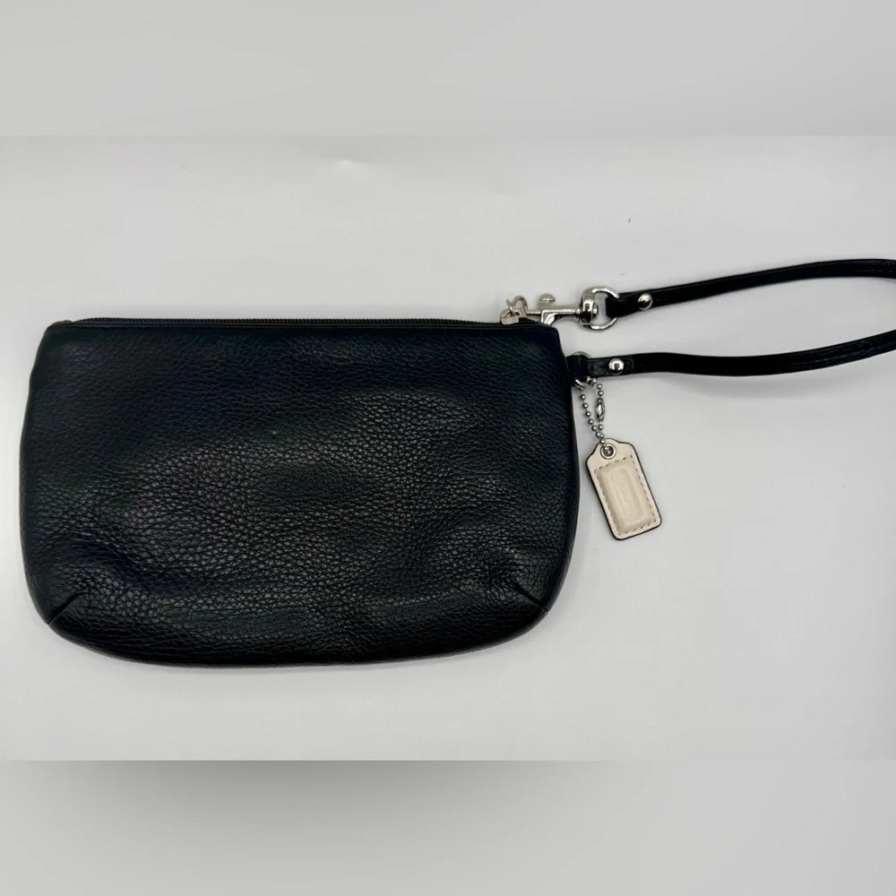 Coach Black Leather Turn lock Wristlet | Very Good Condition